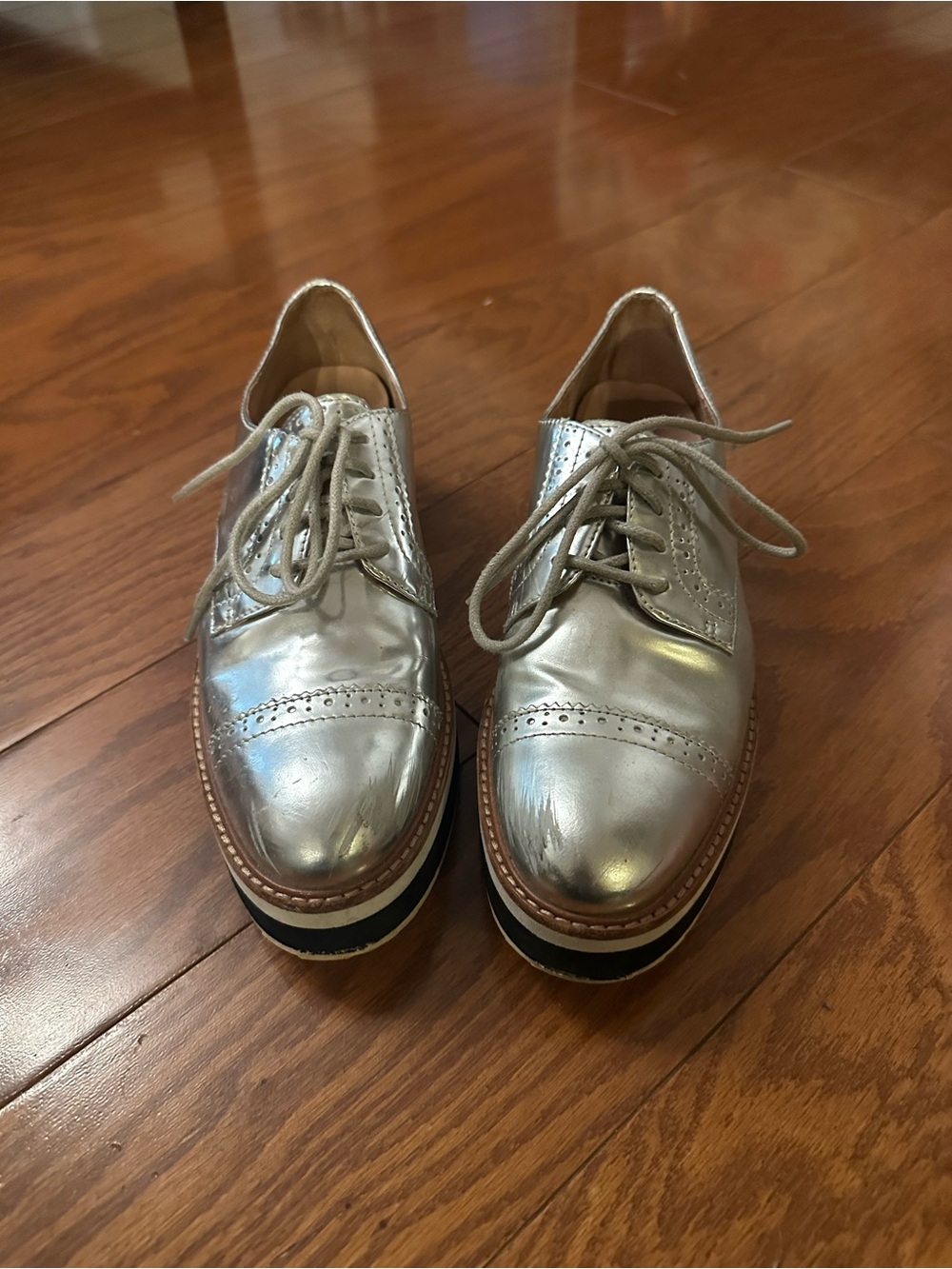 Women’s Hallogen Metallic Silver Lace-Up Wingtip Oxfords